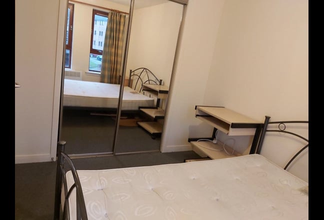 Spacious two bedroom modern flat in West End  Main Photo