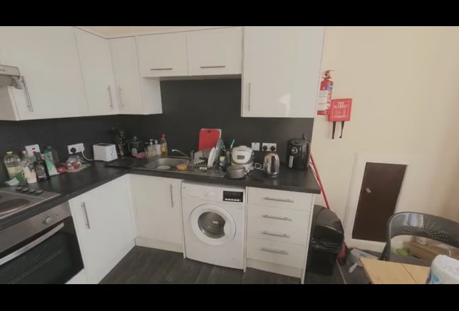 1 Room available in a flat in City Centre  Main Photo