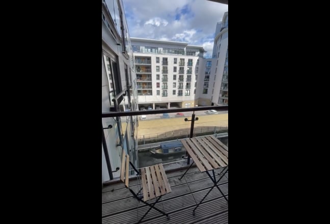 Stunning Leeds Dock Flat  Main Photo