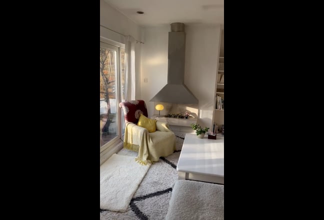 Double Bed Bedroom in a Beautiful Flat Main Photo