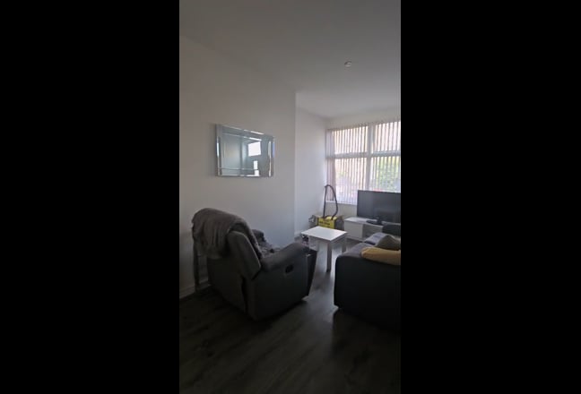 Stunning Large Double with Bills Included. Burley Main Photo