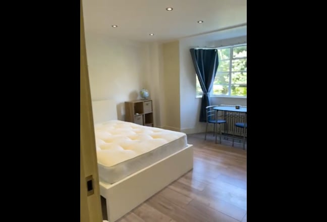 Large Room for ONE Professional Only – No Couples  Main Photo