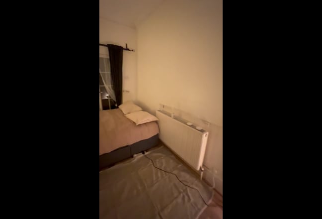 Lovely Double Bedroom - Access to Garden Main Photo