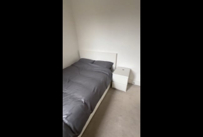 Well located Bedroom Tooting SW17 Main Photo