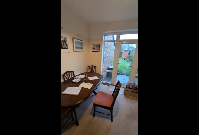 Mon to Fri single bed in double room in tidy house Main Photo