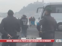 Ancona - Arrivata al porto di Ancona la nave Solidaire con 26 migranti
