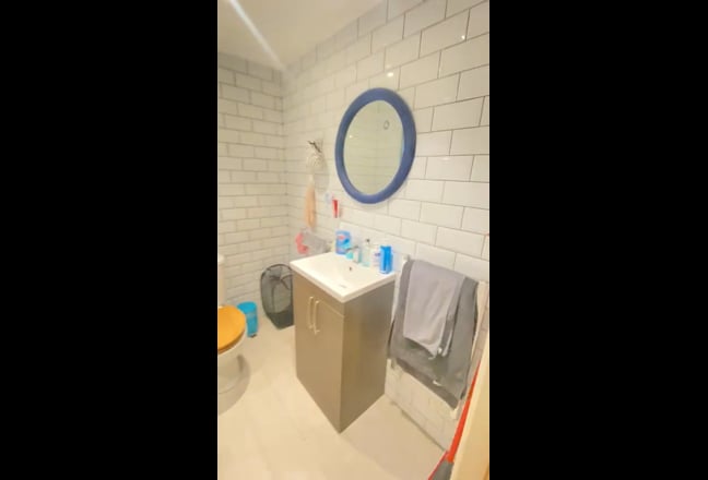 Double Room in Modern 2 Bed Flat- south quay Main Photo