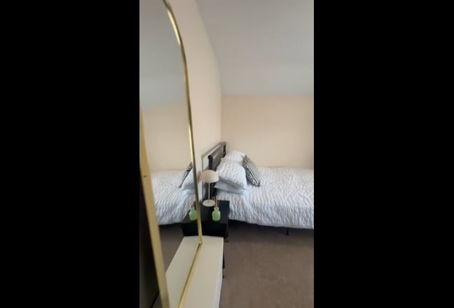 Double room in quiet house *NHS discount* Main Photo