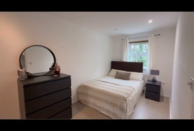 Video 1: Double bedroom (2) 