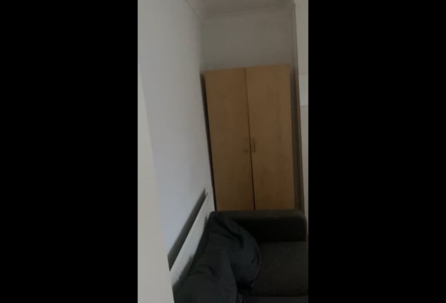 Double room in Stepney Green Main Photo