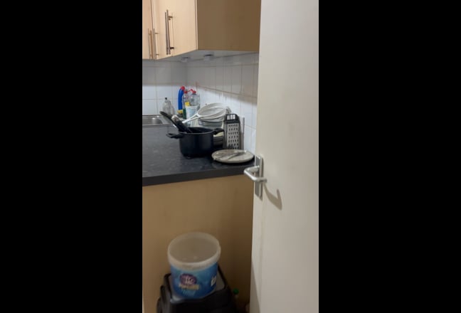 Clapham Junction & Battersea, Mins from station Main Photo