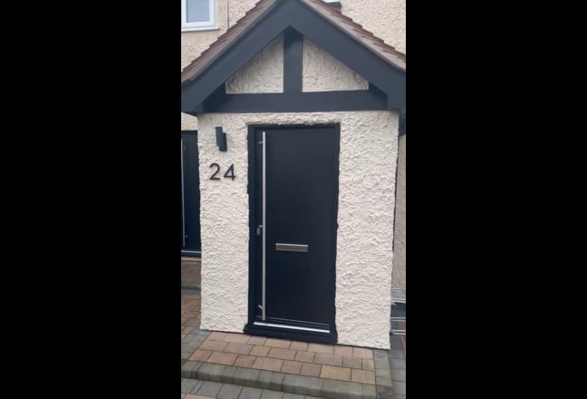 Large Double Room in Modern Clean House Main Photo