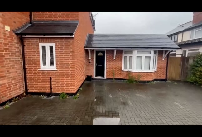 Ensuite room, St Johns Road, Caversham Main Photo