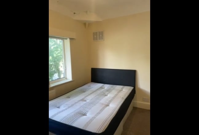 Room available immediately  Main Photo