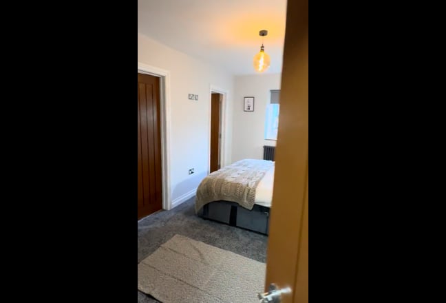 Very Large King Ensuite with Private Kitchenette  Main Photo