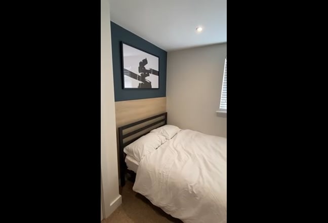 Stylish modern double ensuite room! 💙 Main Photo