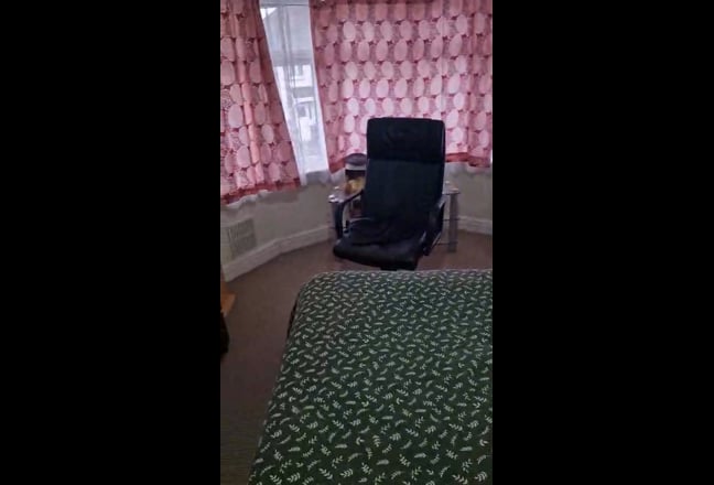 Double Bedroom Available in Family Oriented House  Main Photo