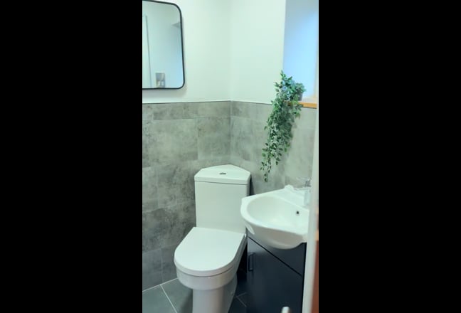 Stylish Double Ensuite | Newly Renovated  Main Photo