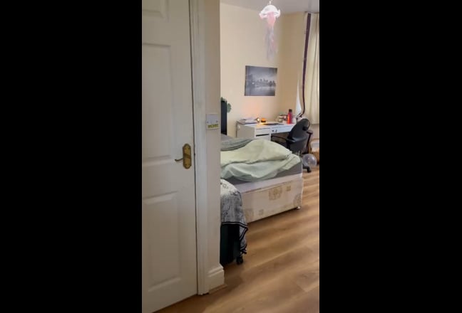 Short-Term Ensuite Room Available-B5 Main Photo