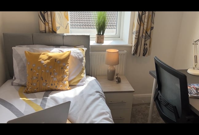 Really Friendly,*Large Double*Immaculate Home! :)  Main Photo