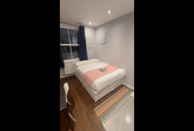 ✨ Studio Flat Ready to Move In ASAP – &pound;1,300 pcm!  Main Photo