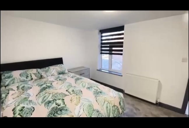 Double Ensuite with own bath all bills Inc &pound;800p/m Main Photo