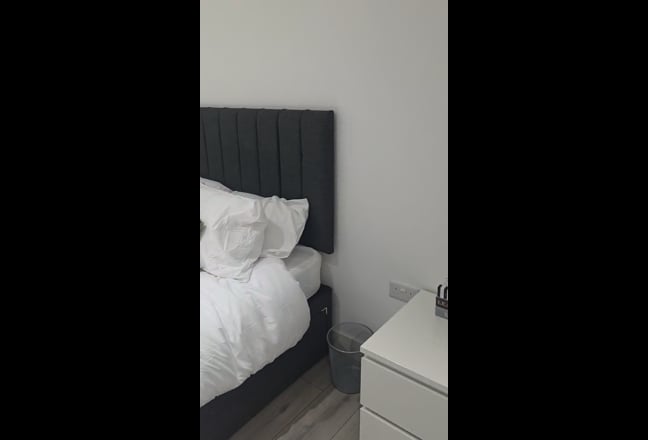 Spacious En-Suite Room in Modern, Friendly Home Main Photo