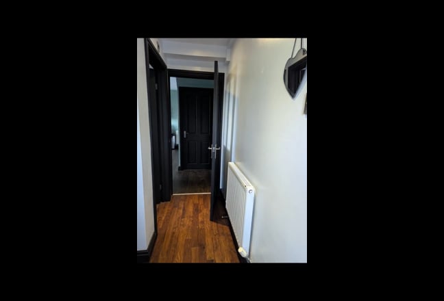 Single room in lovely house share in quiet neighbo Main Photo