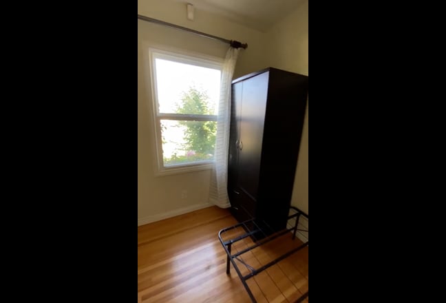  Female, private  bedroom, share  bath, SMC/UCLA Main Photo