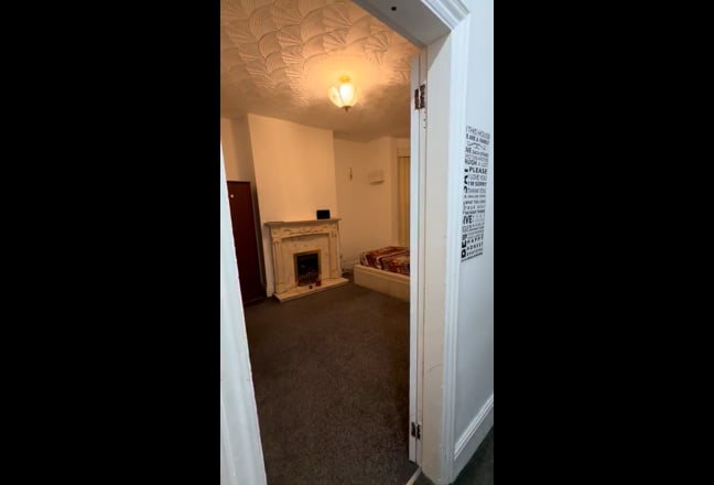 Large Double Room Available  Main Photo
