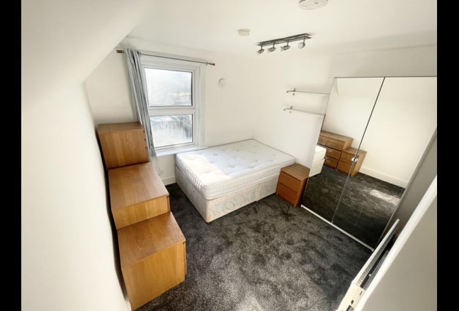 Refurbed double room available - all bills inc Main Photo