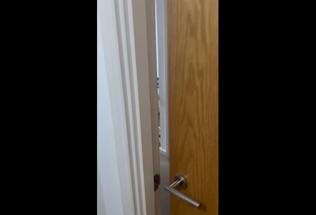 En-suite room to rent immediately  Main Photo