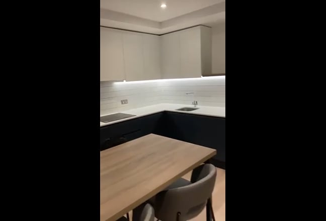 Spacious Room |Morden Apartment| Bills included | Main Photo