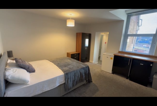 Clifton Lane -Double en-suite room available  Main Photo