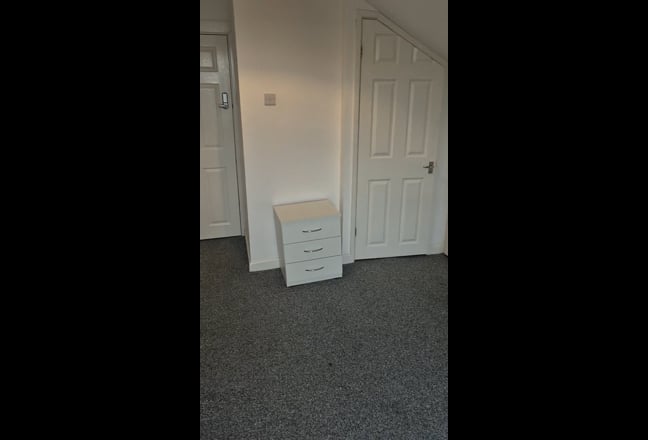 Video 1: Shared Kitchen and living space 