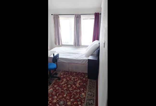 Bright, Furnished Small Double Room in Shared Home Main Photo