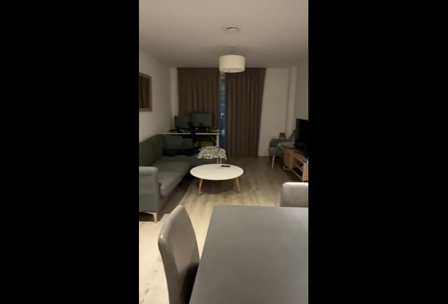 Modern Ensuite in 3 Bedroom flat Main Photo