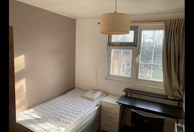 Manor Park. Single room, bills & cleaner incl Main Photo