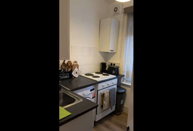 Fully Furnished Double bedroom CR4  Main Photo