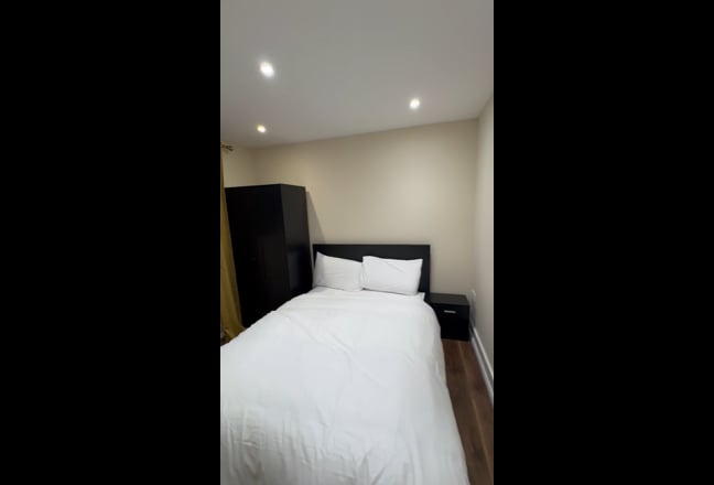 Fresh and Bright Room - Quick links to Central Lon Main Photo