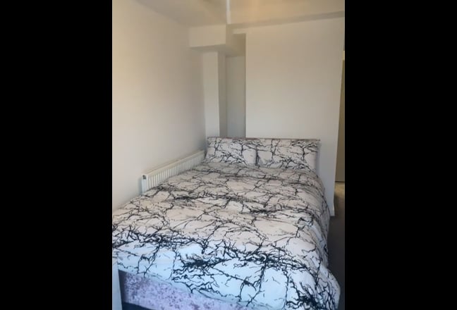 Stunning newly furnished 8 bedroom house Main Photo