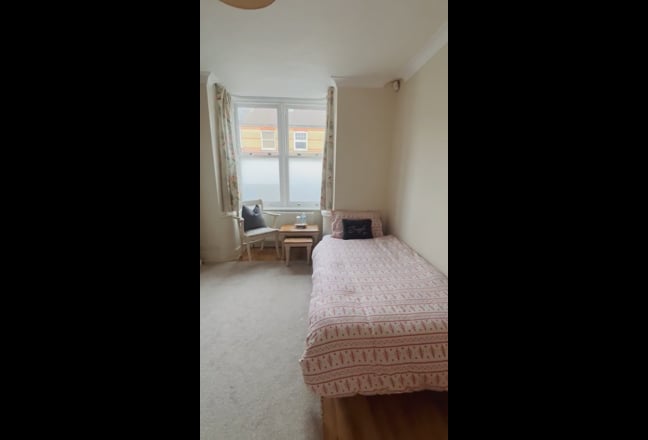 Spacious, Bright Room available for rent Main Photo