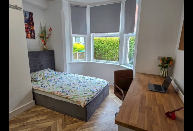 Newly Renovated Furnished Modern Ensuite Room Main Photo