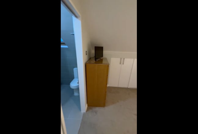 97aOrm | Huge Loft & Ensuite | All Bills Included  Main Photo