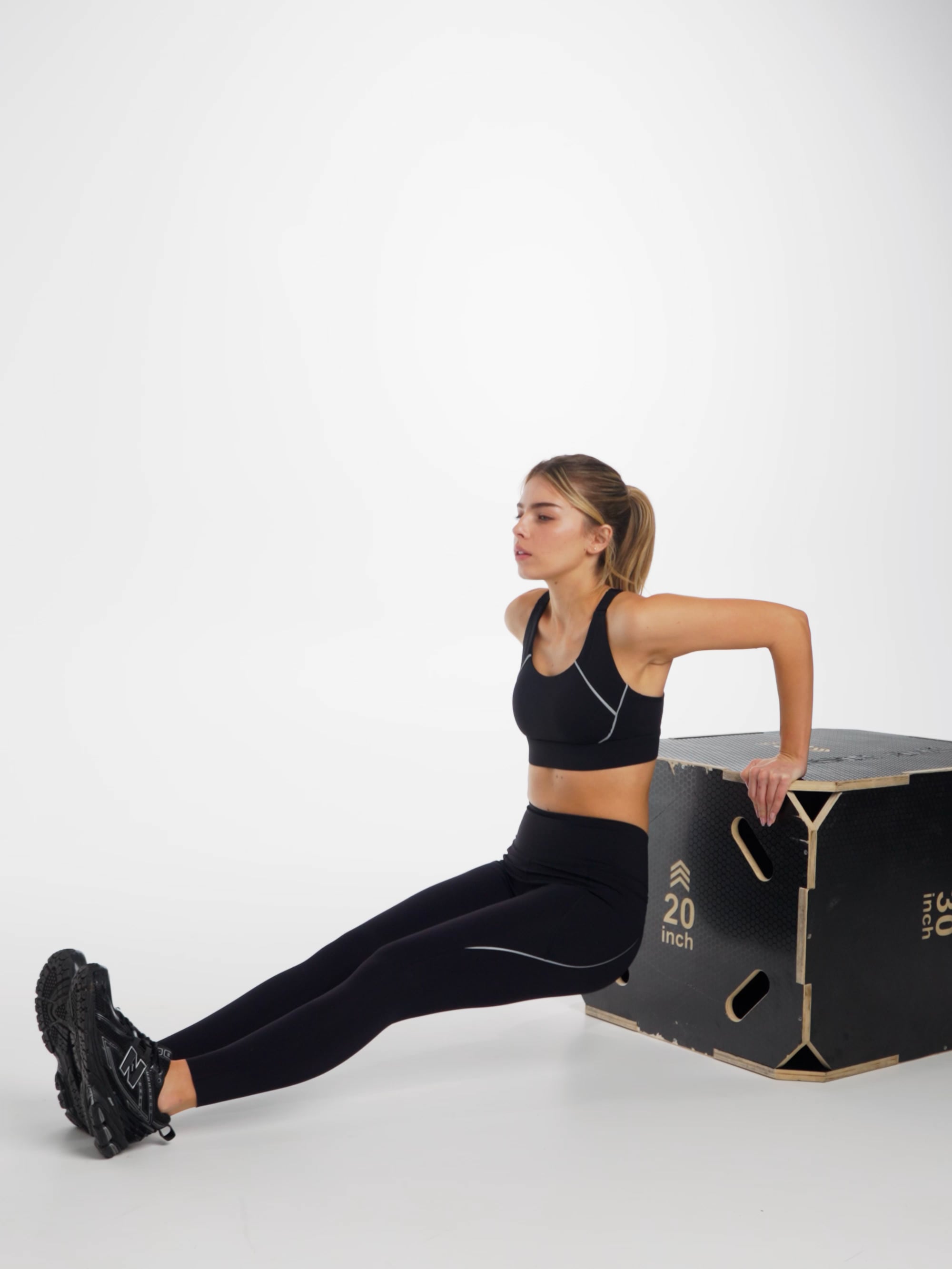 חזיית ספורט גב x מבד nero