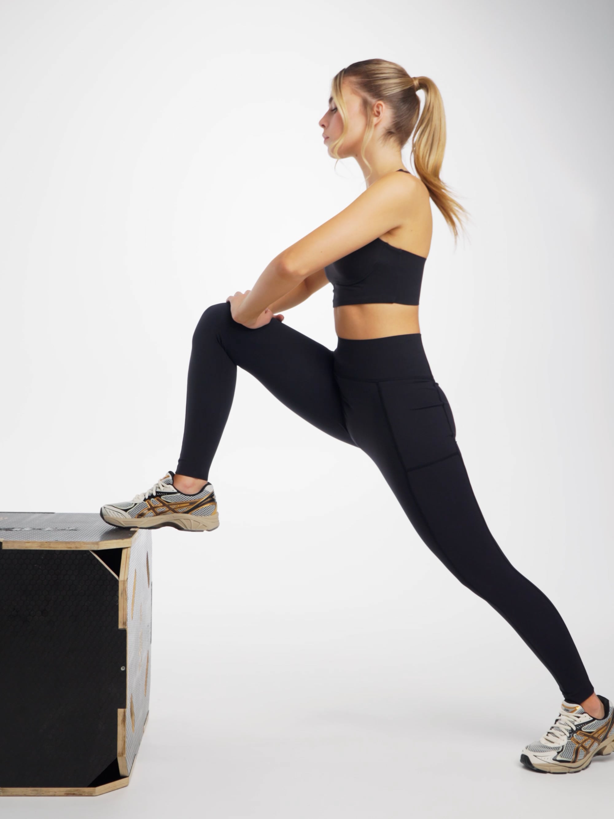 טייץ עם כיסים באורך ”25 מבד petra