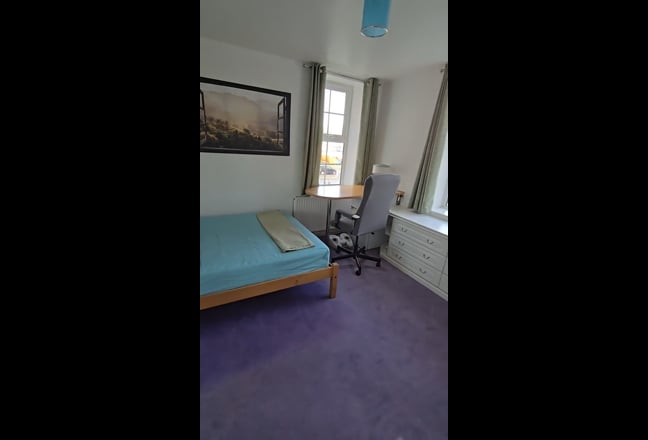 Large Double Room 5 minutes from the Tube Main Photo