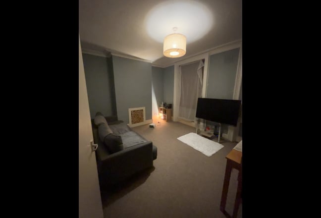 Cosy Double Room in Elephant & Castle  Main Photo