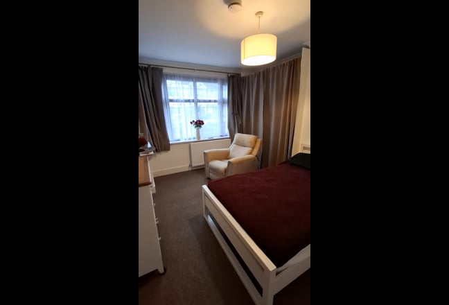 Large Room to Let Main Photo