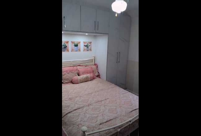 Bright Double Room with Exceptional Storage – SN2  Main Photo